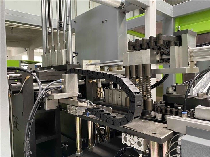 4 Cavity Bottle Making Machine For Small Bottles